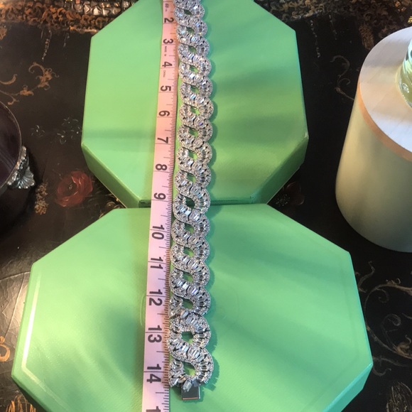 Authentic Swarovski Hyberbola Choker. New. $2000 - Picture 15 of 15